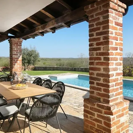 Rustic Clematis With A Pool In Istria Villa *
