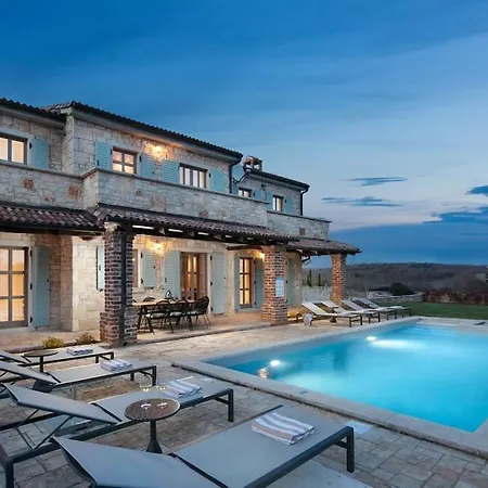 Villa Rustic Clematis With A Pool In Istria *