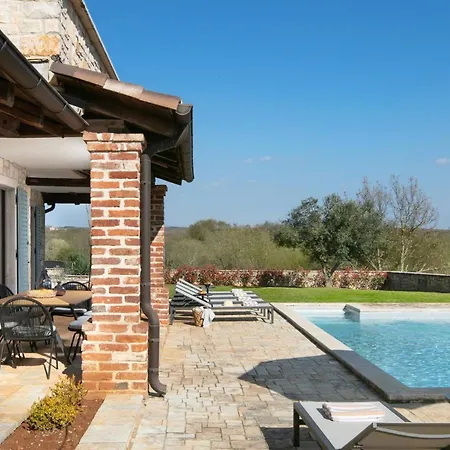 别墅 Rustic Clematis With A Pool In Istria